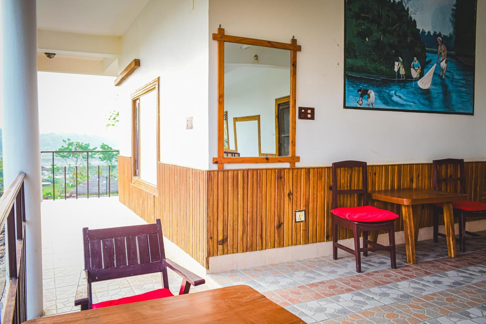 Hotel Riverside With Swimming Pool Sauraha Bagian luar foto