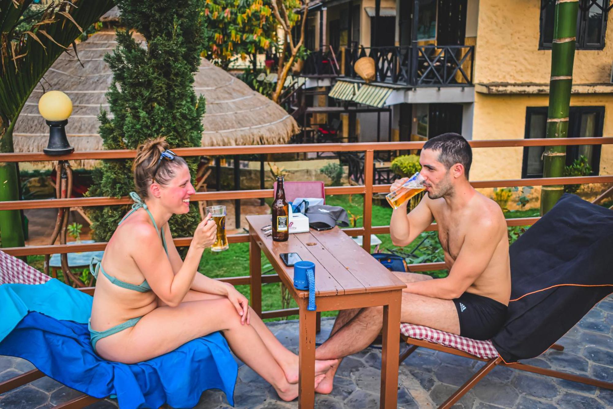 Hotel Riverside With Swimming Pool Sauraha Bagian luar foto