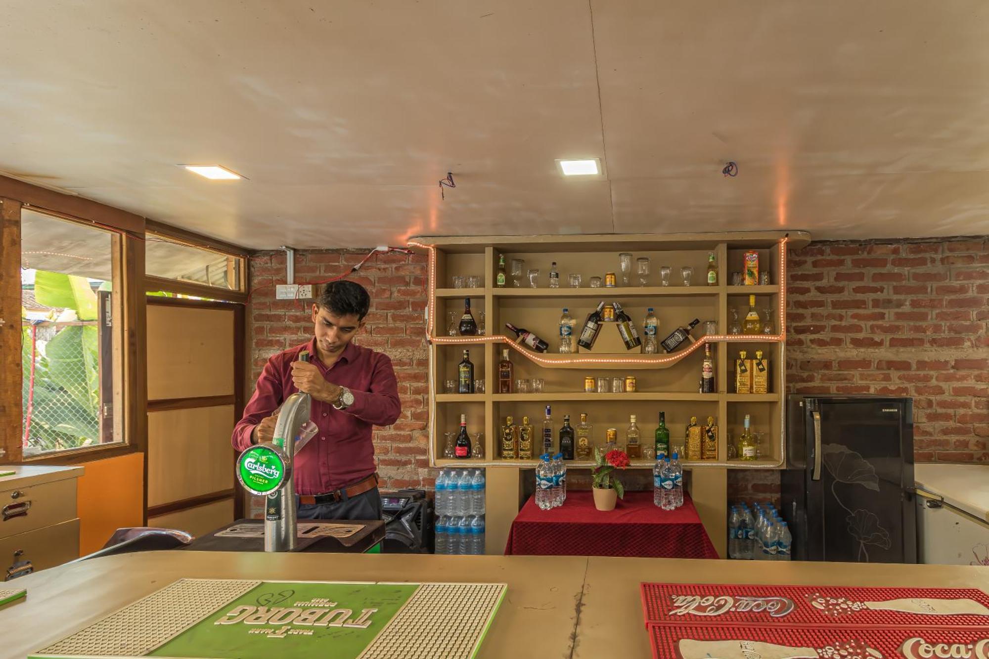Hotel Riverside With Swimming Pool Sauraha Bagian luar foto